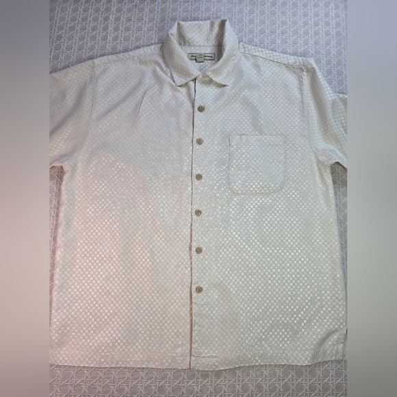 Tommy Bahamas Men's Cream Button-Up Shirt Enbroidery In The Back Beach Senerio - Picture 1 of 7